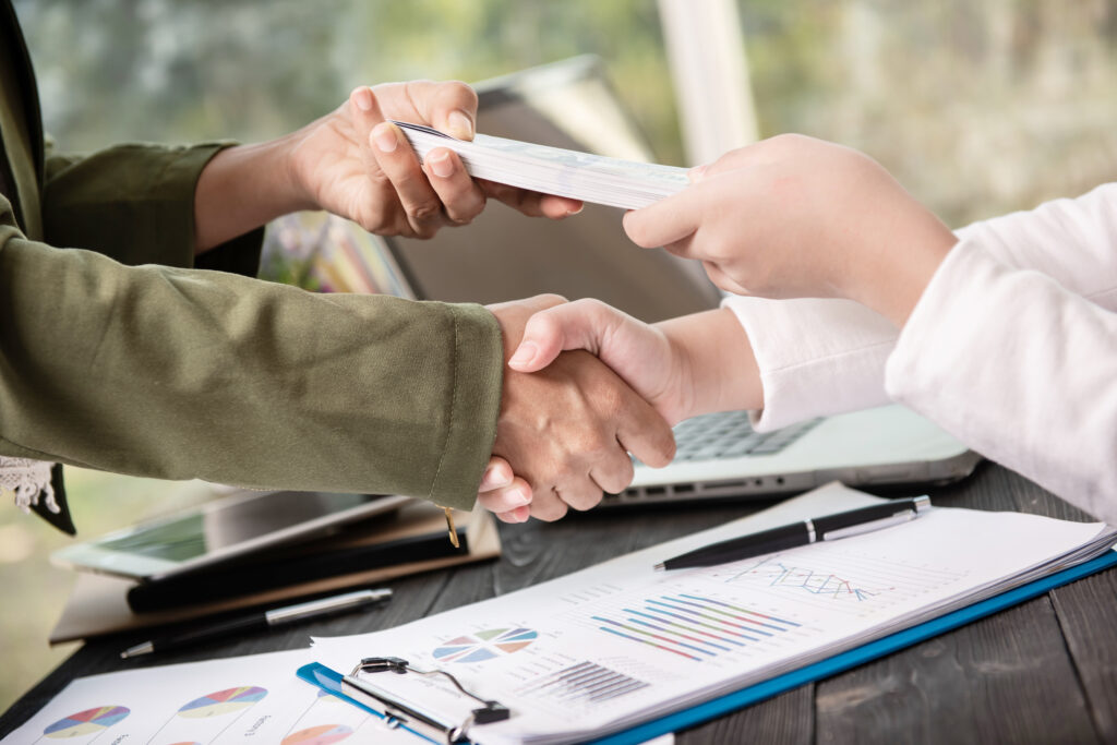 People shaking hands finishing up a meeting
